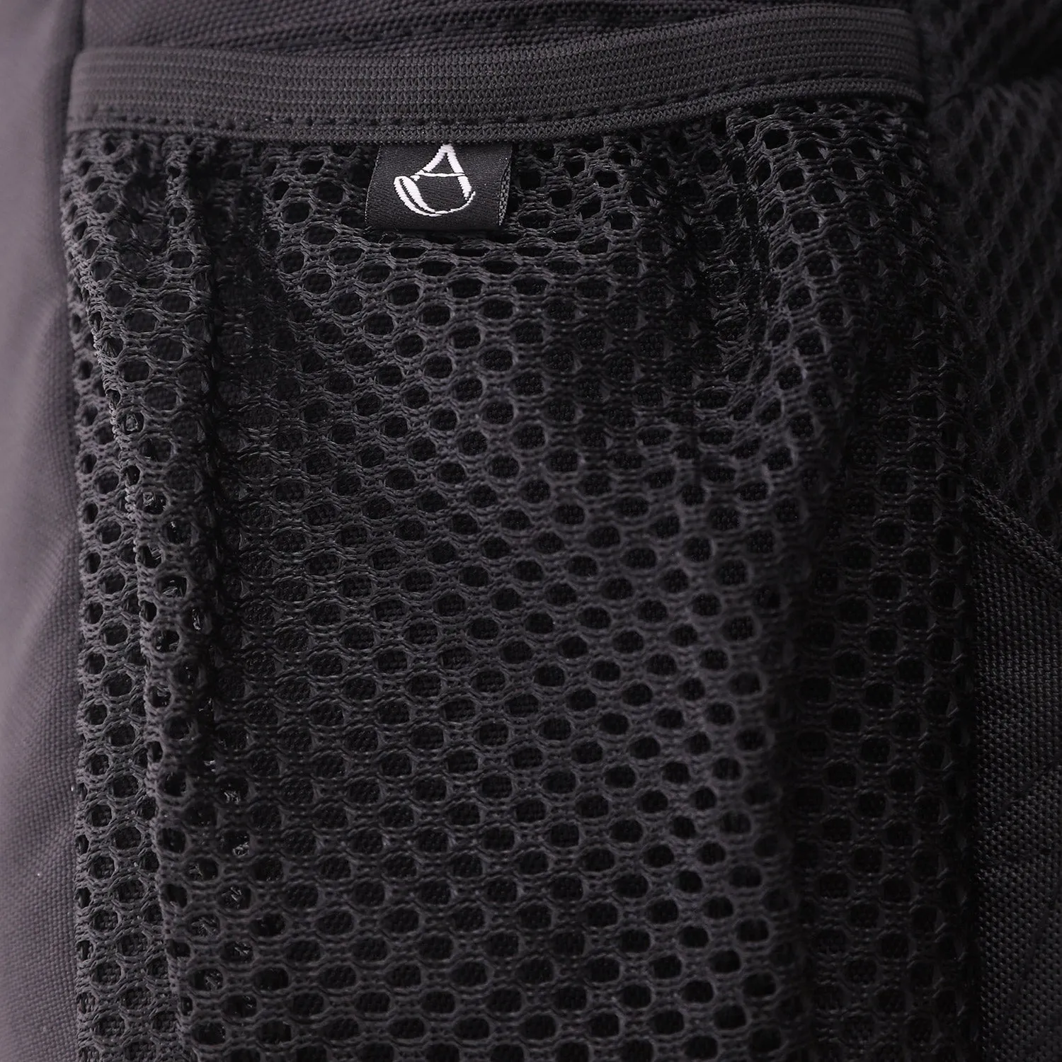 Aerolite 40x30x10 Lufthansa Maximum Size Backpack Recycled Eco-Friendly Shower-Resistant Cabin Luggage Travel Approved For British Airways, easyJet Swiss and Austrian Airlines with 10 Year Warranty