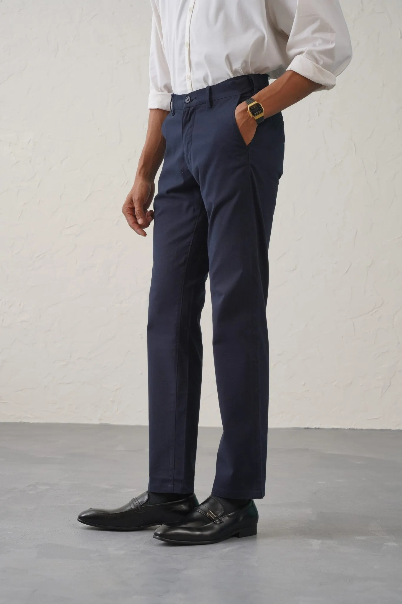 The Regular Fit Travel Chino - Navy