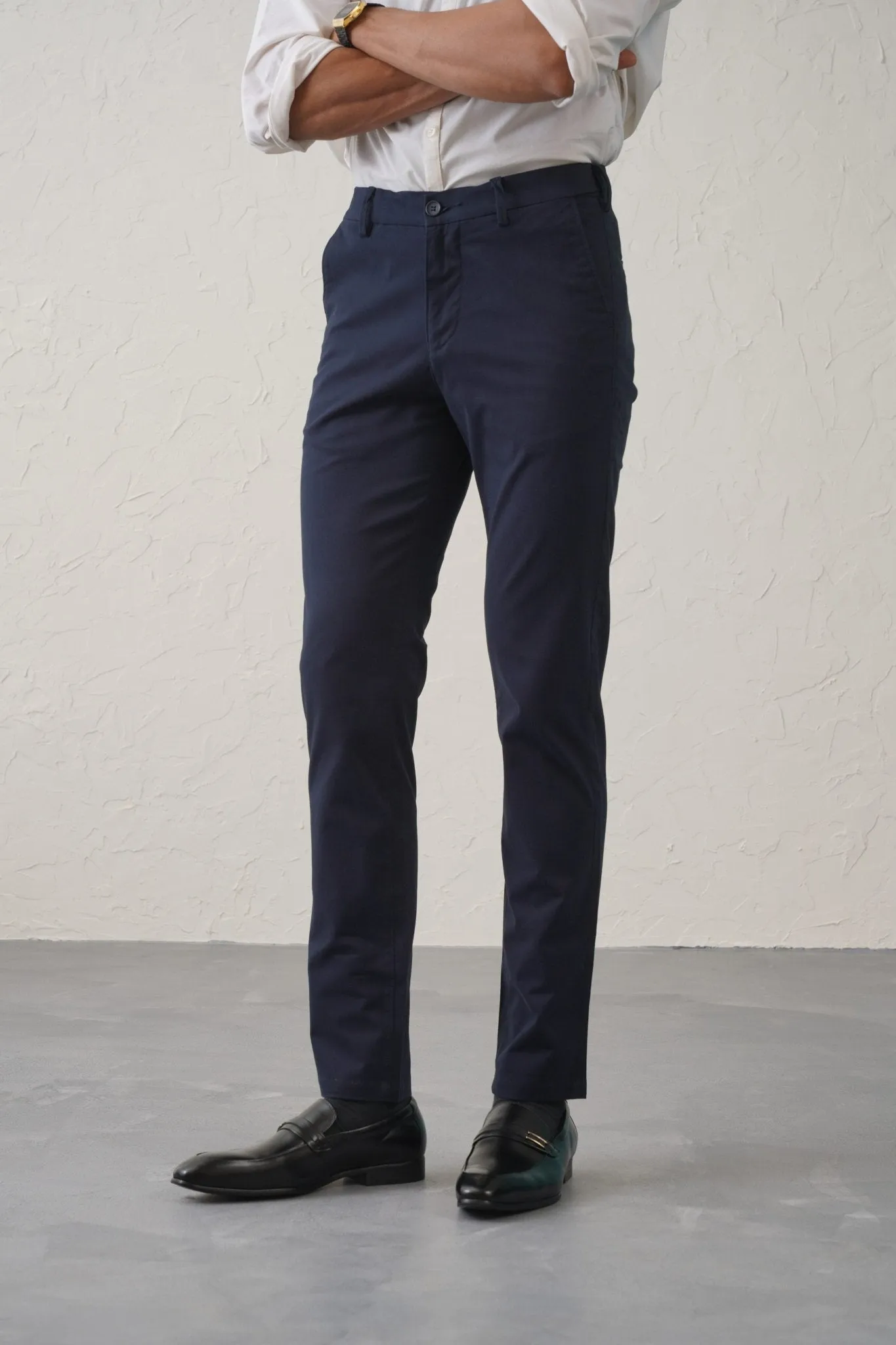 The Regular Fit Travel Chino - Navy