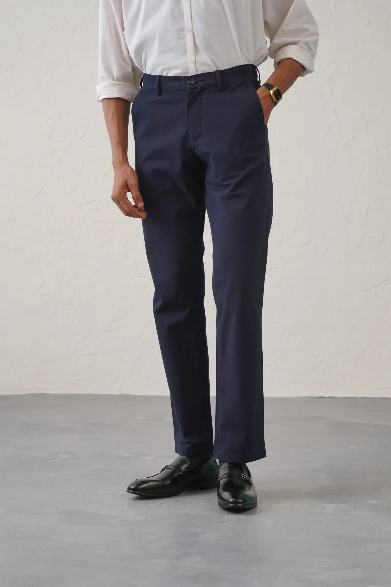 The Regular Fit Travel Chino - Navy