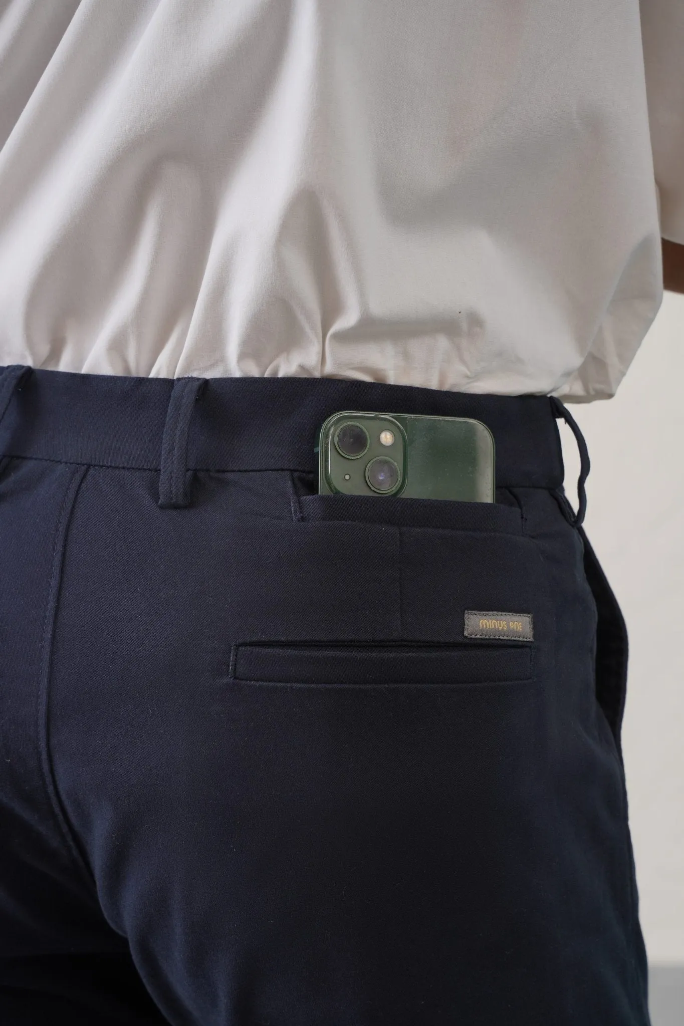 The Regular Fit Travel Chino - Navy